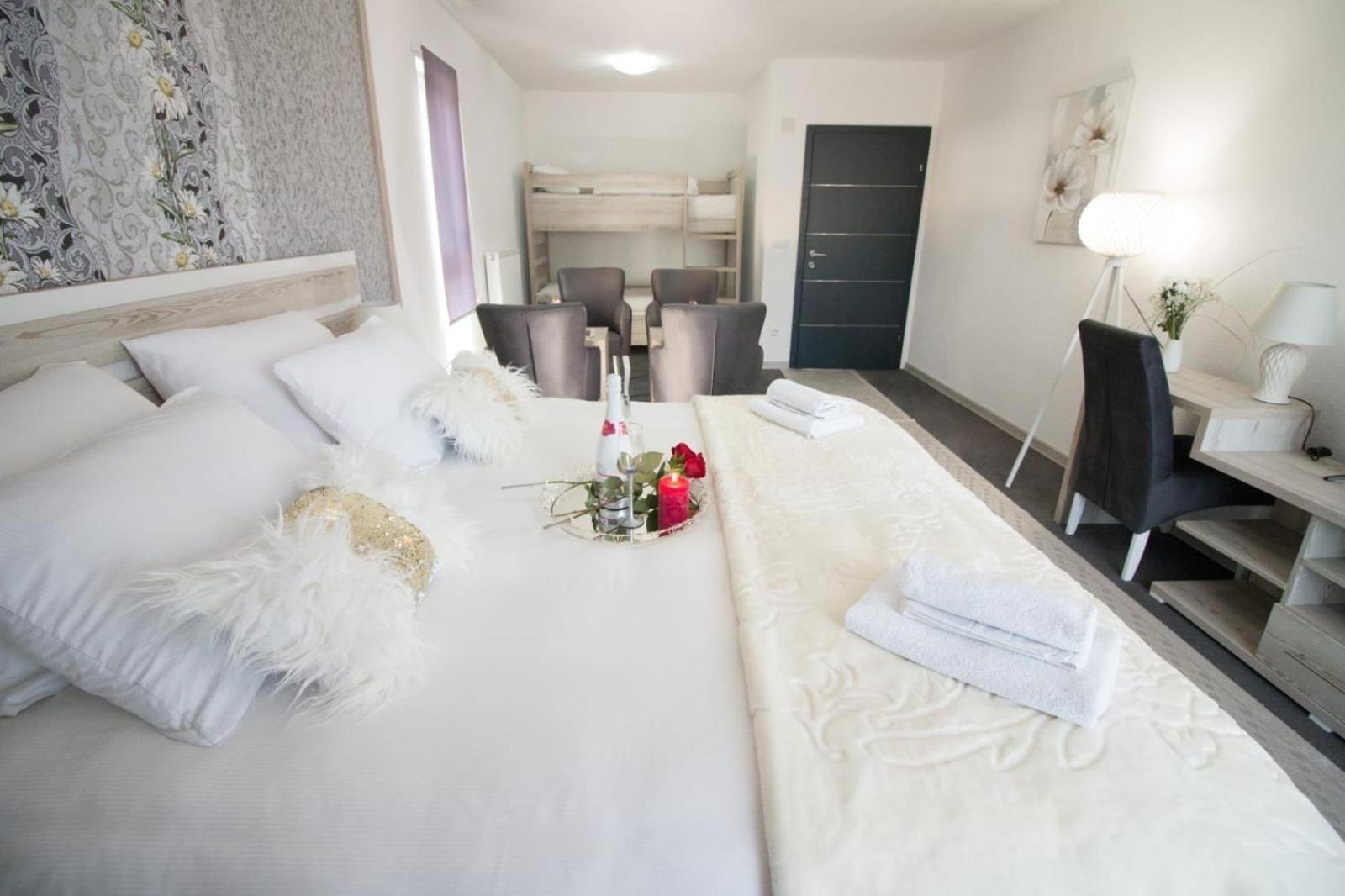 Aparthotel "Queen Zina" Vlašić Eksteriør billede